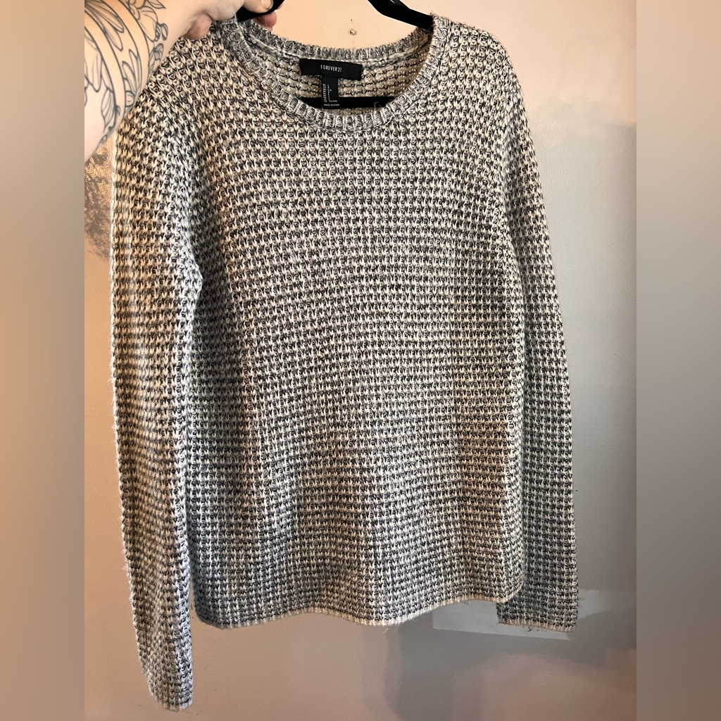 Forever 21 Blk/Wht Knit Sweater